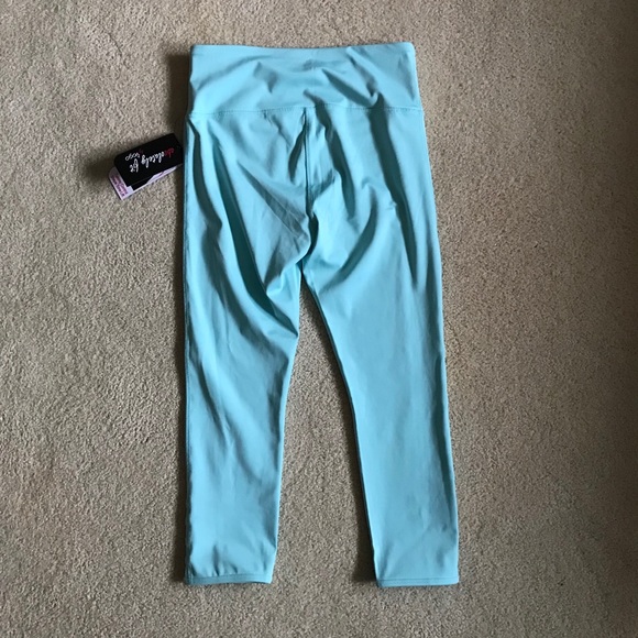 SOLD - NWT Vogo Aqua Workout Capri Leggings - Picture 7 of 16